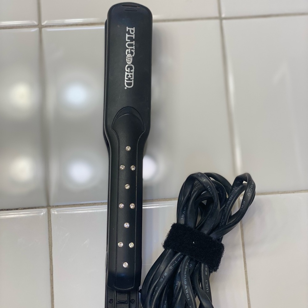 Flat Iron Black W/ Rhinestones